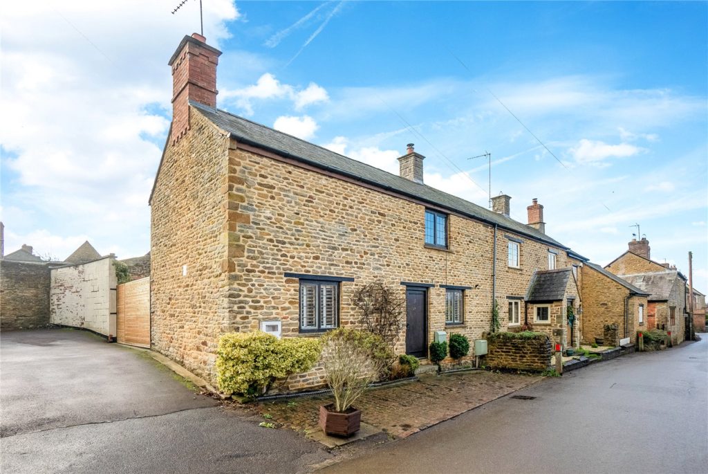 Bulls Lane, Kings Sutton, Banbury, Oxfordshire, OX17 3RB