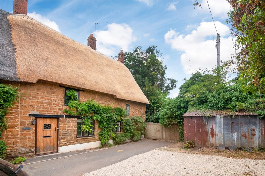 Merrivales Lane, Bloxham, Banbury, Oxfordshire, OX15 4ER