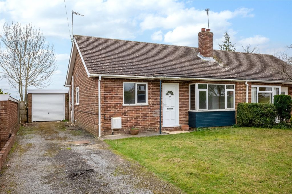 Jubilee Close, Steeple Aston, Bicester, Oxfordshire, OX25 4RZ