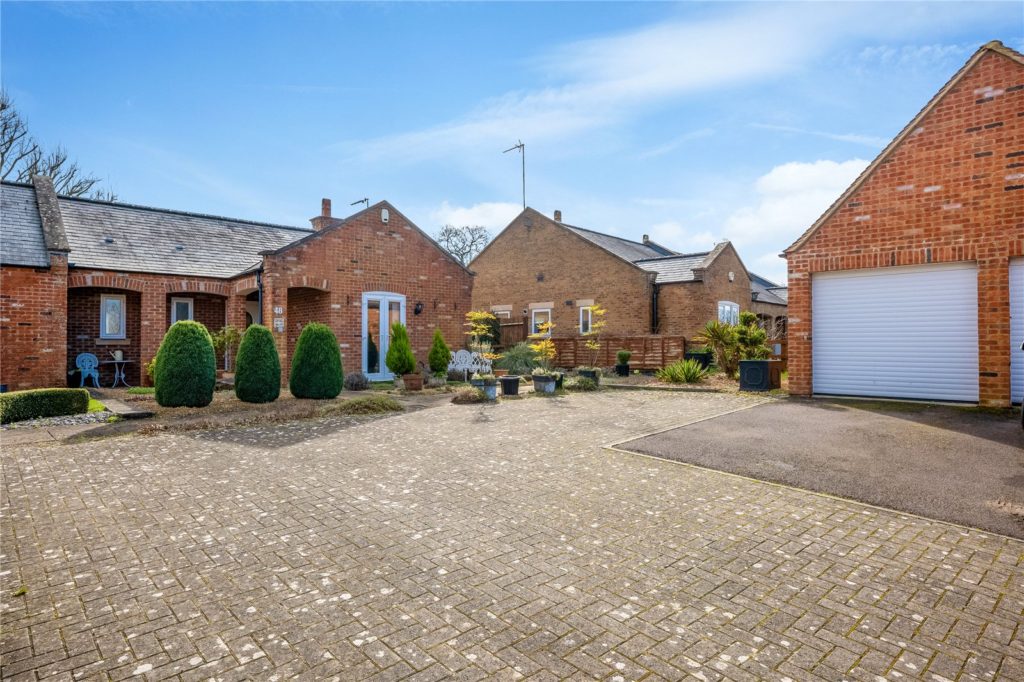 Highlands, Lower Tadmarton, Banbury, Oxfordshire, OX15 5SR