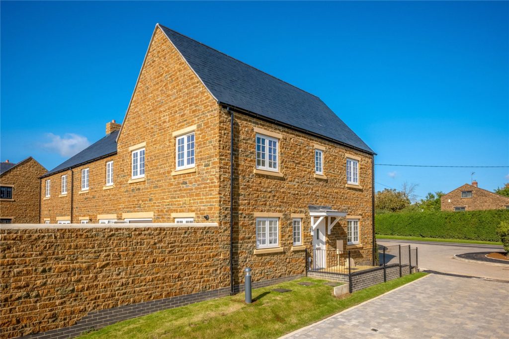 Fardon Way, Clifton Gate, Deddington, Banbury, Oxfordshire, OX15 0TP