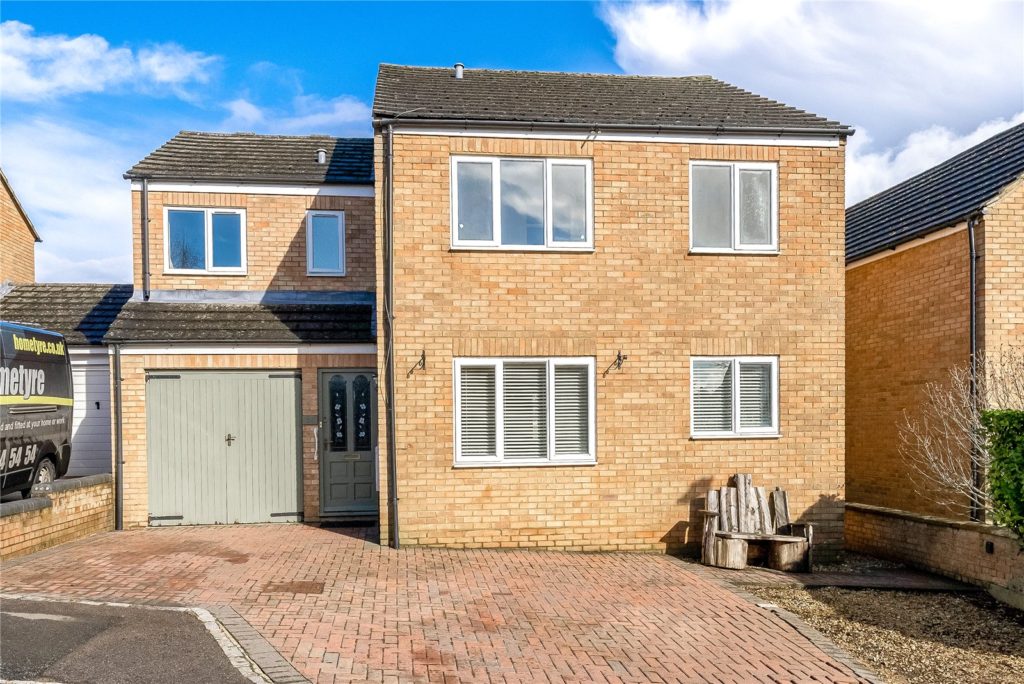 Holliers Crescent, Middle Barton, Oxfordshire, OX7 7HN