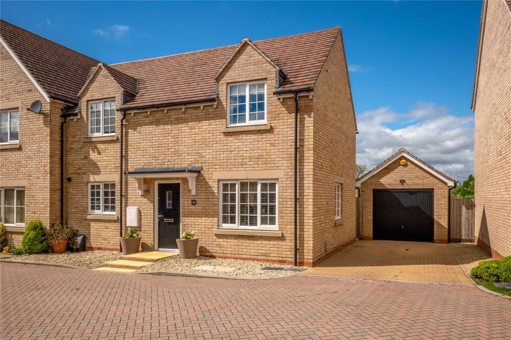 Burrows Crescent, Chipping Norton, Oxfordshire, OX7 5TZ