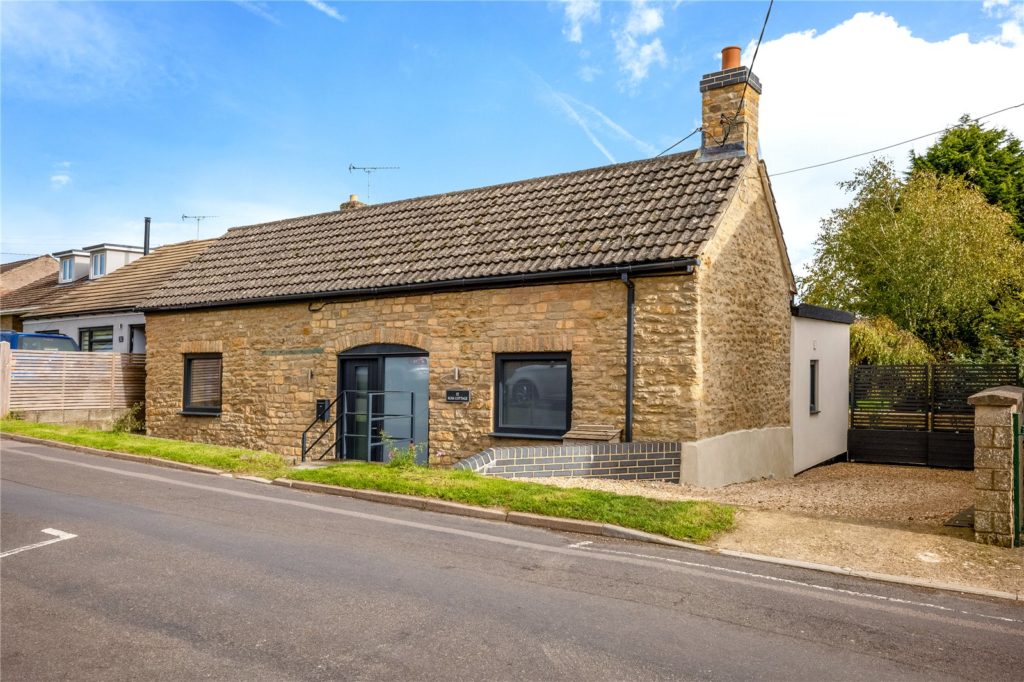 Worton Road, Middle Barton, Oxfordshire, OX7 7EE