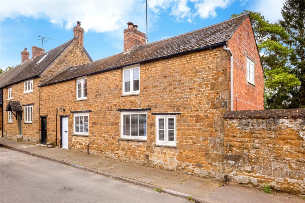 Old Bridge Road, Bloxham, Banbury, Oxfordshire, OX15 4LY