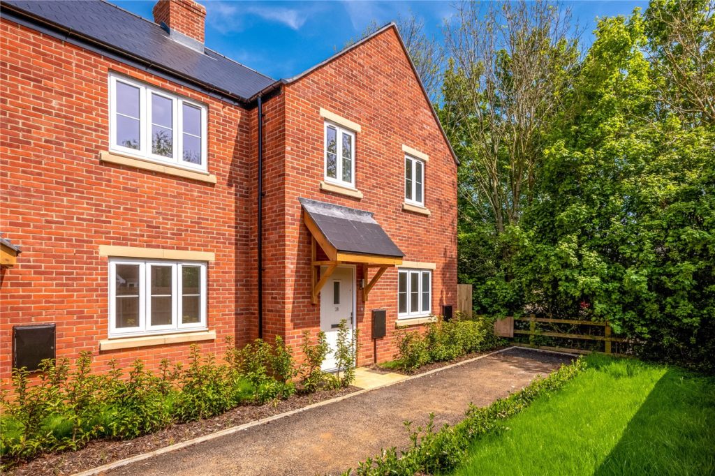 Hobart Way, Hempton Gate, Deddington, Oxfordshire, OX15 0QH